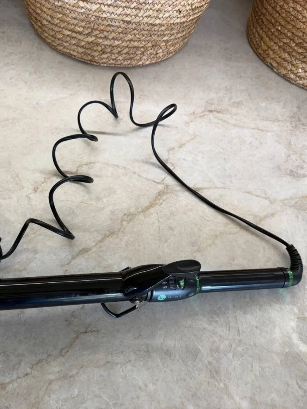 MINT 1 1/4 Curling Iron